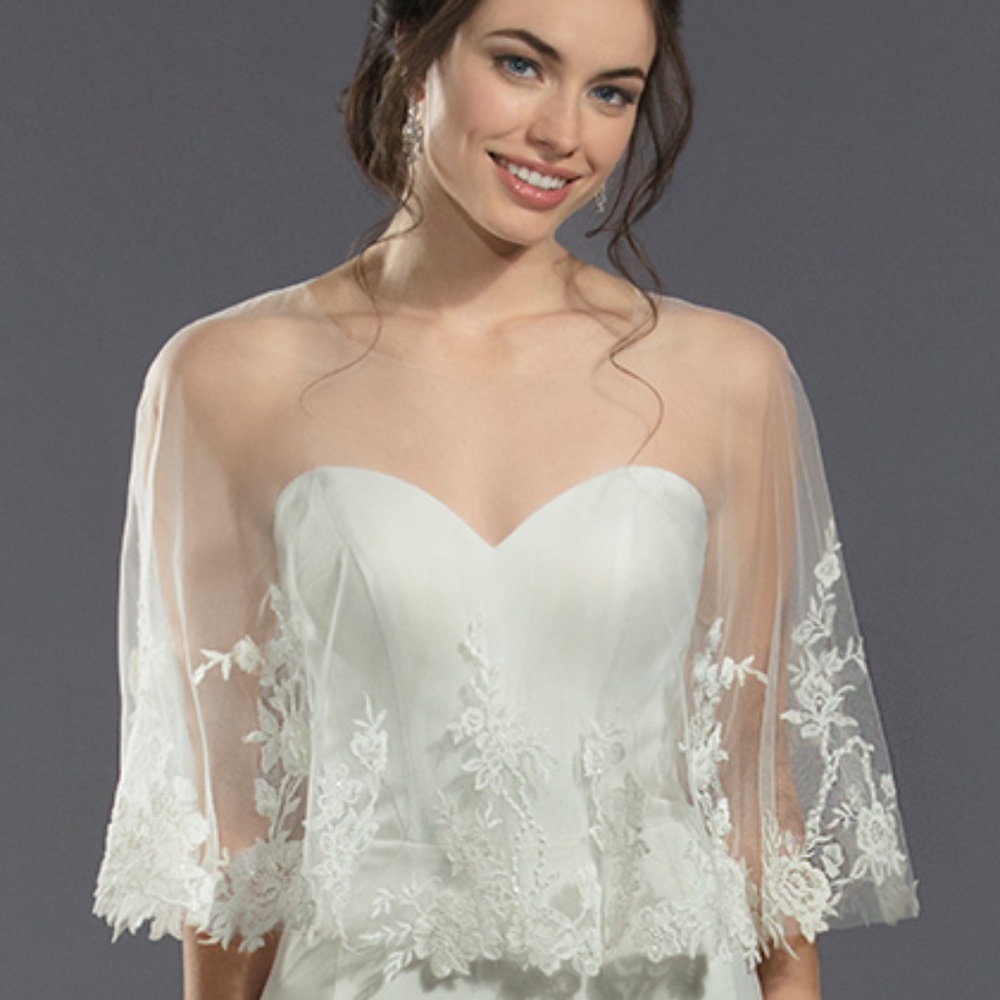 Brand New, Never worn Bridal Capelet Ivory (Lace & Tulle) with beading - Picture 2 of 3